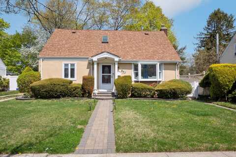 991 Henhawk Road, North Baldwin, NY 11510
