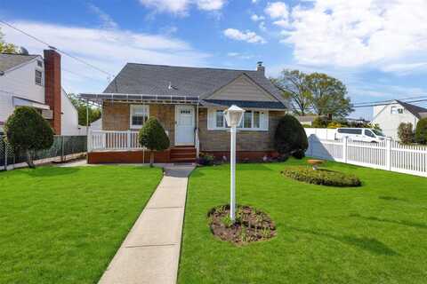 21 Kingston Avenue, Hicksville, NY 11801