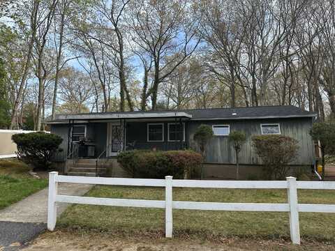 5 4th Street, Wading River, NY 11792