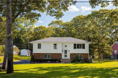 118 Saint Marys Drive, Riverhead, NY 11947