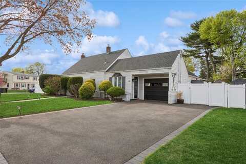 34 Chase Lane, Levittown, NY 11756