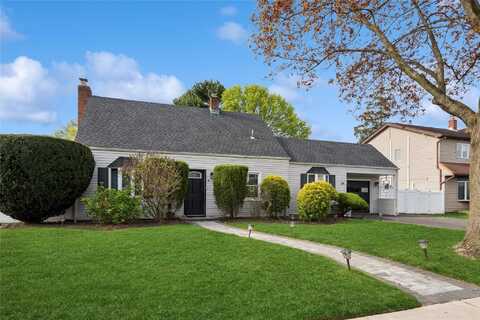 34 Chase Lane, Levittown, NY 11756