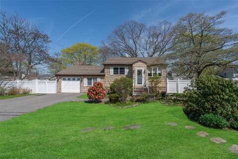 87 Mohawk Avenue, Deer Park, NY 11729