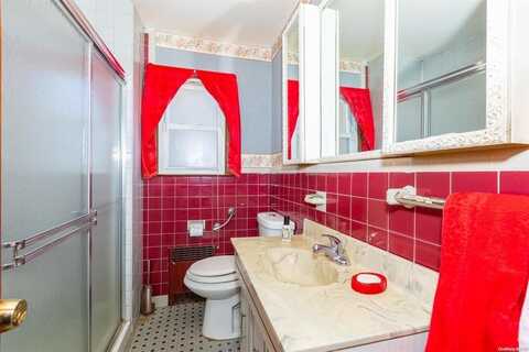 40 Roeckel Avenue, Valley Stream, NY 11580