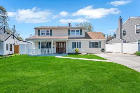 30 Mistletoe Lane, Levittown, NY 11756