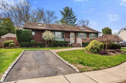 9 Lindquist Lane, Deer Park, NY 11729