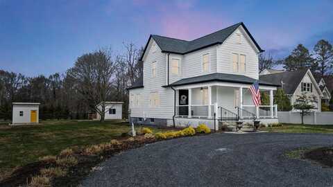 235 Cemetery Road, East Marion, NY 11939