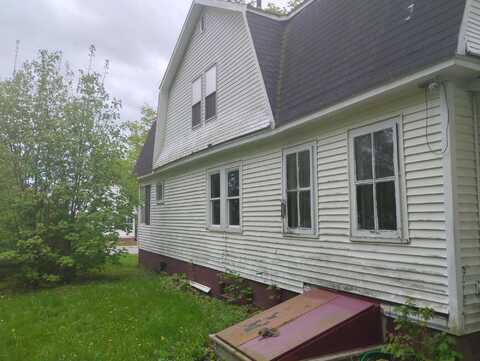 105 Broadway, Baileyville, ME 04694