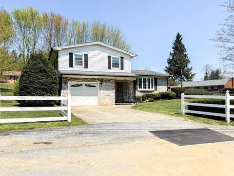 806 Fincastle Turnpike, BLUEFIELD, VA 24605