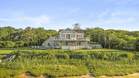 135 The Boulevard & 110 Pilgrim Rd, Edgartown, MA 02539
