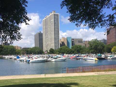 2800 N Lake Shore Drive, Chicago, IL 60657