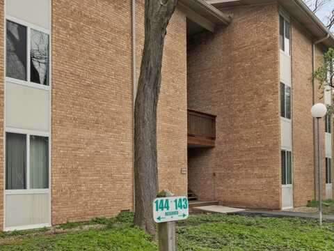 5809 Oakwood Drive, Lisle, IL 60532
