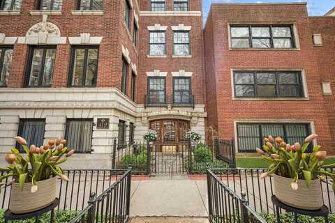419 W Wellington Avenue, Chicago, IL 60657