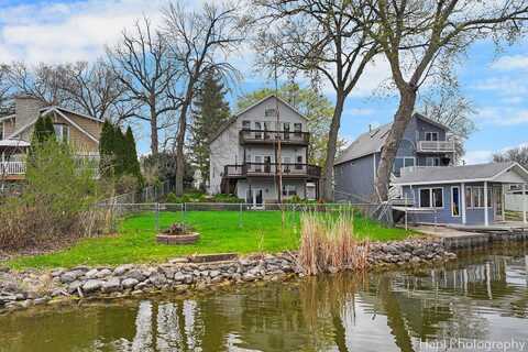 9 Lakeside Lane, Fox Lake, IL 60020