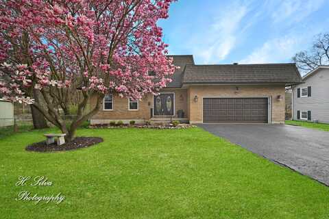1402 Winaki Trail, Algonquin, IL 60102