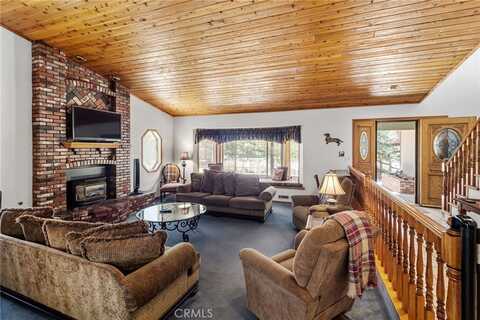 42784 Edelweiss Drive, Big Bear Lake, CA 92315