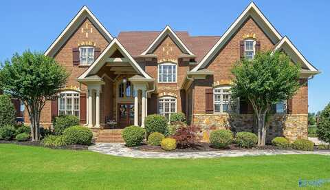 27 Lake Forest Blvd SW, Huntsville, AL 35824