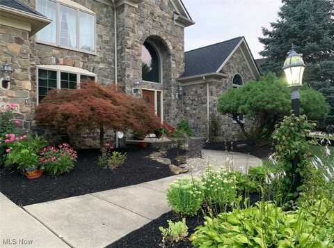 4310 Royal St George Drive, Avon, OH 44011