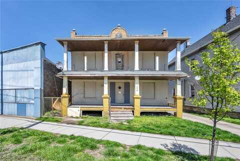 7910 Lake Avenue, Cleveland, OH 44102