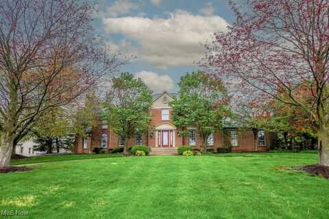 1325 Chantilly Circle NE, Canton, OH 44721