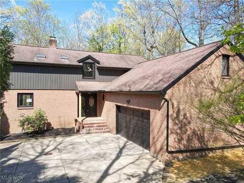 260 Sand Run Road, Akron, OH 44313