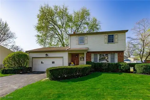 451 Green Garden Drive, Youngstown, OH 44512