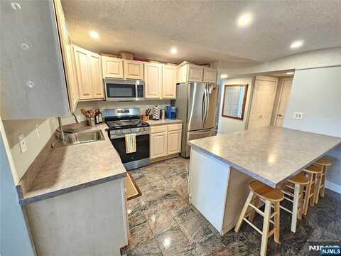 403 Heights Drive 4, Haledon, NJ 07508