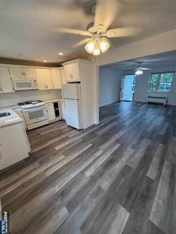 292 Esplanade 35, Hackensack, NJ 07601
