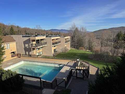 1307 Notchbrook Road, Stowe, VT 05672