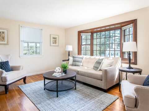 32 Norwich Road, Nashua, NH 03062