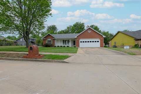 2403 S Maywood Drive, Claremore, OK 74017