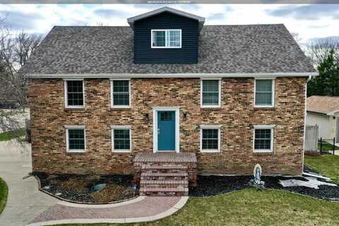 424 South Ridge Drive, South Sioux City, NE 68776