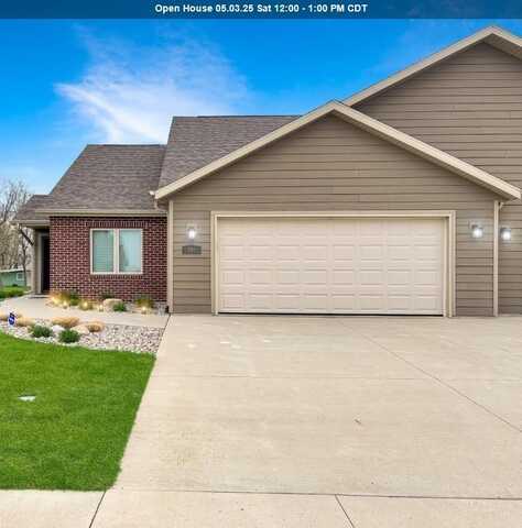 306 Prairie Bluff Dr, Sergeant Bluff, IA 51054