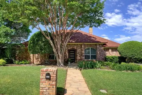 3121 Woodridge Drive, Hurst, TX 76054