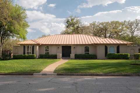5024 Boulder Lake Road, Fort Worth, TX 76103