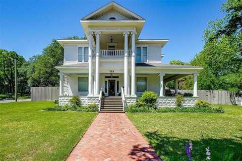 708 S Waco Street, Weatherford, TX 76086