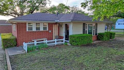 522 Montague Street, Nocona, TX 76255