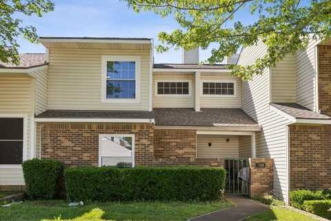 724 Creekwood Court, Lewisville, TX 75067
