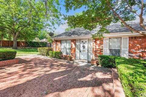 907 Roaring Springs Road, Fort Worth, TX 76114
