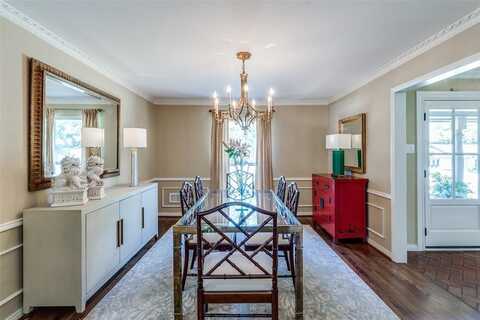 6532 Stonebrook Circle, Dallas, TX 75240