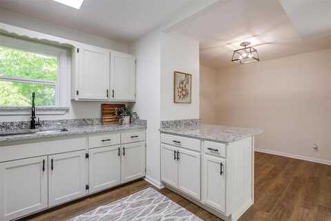 1220 S Brazos Street, Weatherford, TX 76086