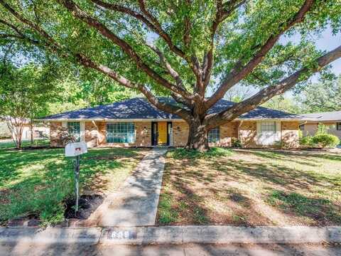 809 Brook Hollow Street, Brownwood, TX 76801