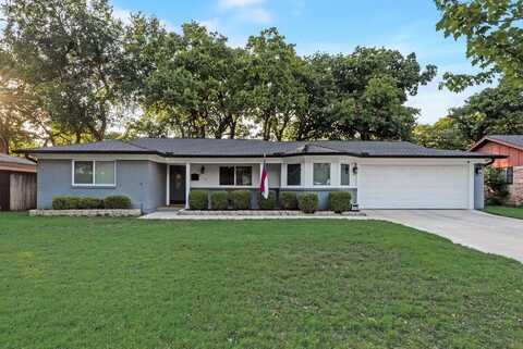 912 Oakwood Drive, Euless, TX 76040