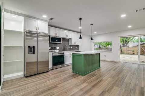 237 Trailridge Drive, Garland, TX 75043