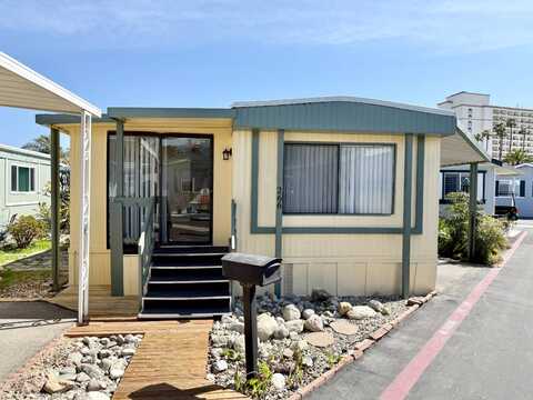 80 Huntington St., Huntington Beach, CA 92648