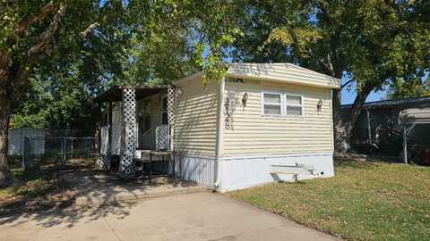 2128 E Lockwood, Wichita, KS 67216