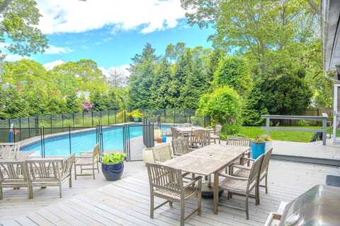 22 Bay View Road West, Southampton, NY 11968