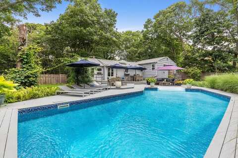 22 Bay View Road West, Southampton, NY 11968