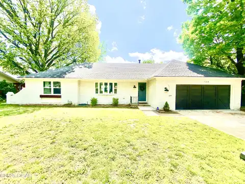 704 Jennison Place, Carthage, MO 64836