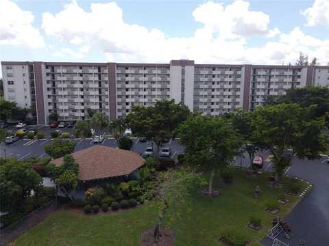 5860 NW 44th St, Lauderhill, FL 33319
